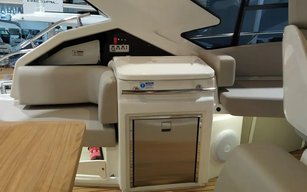 slider 13 Cranchi M 44 Hard Top