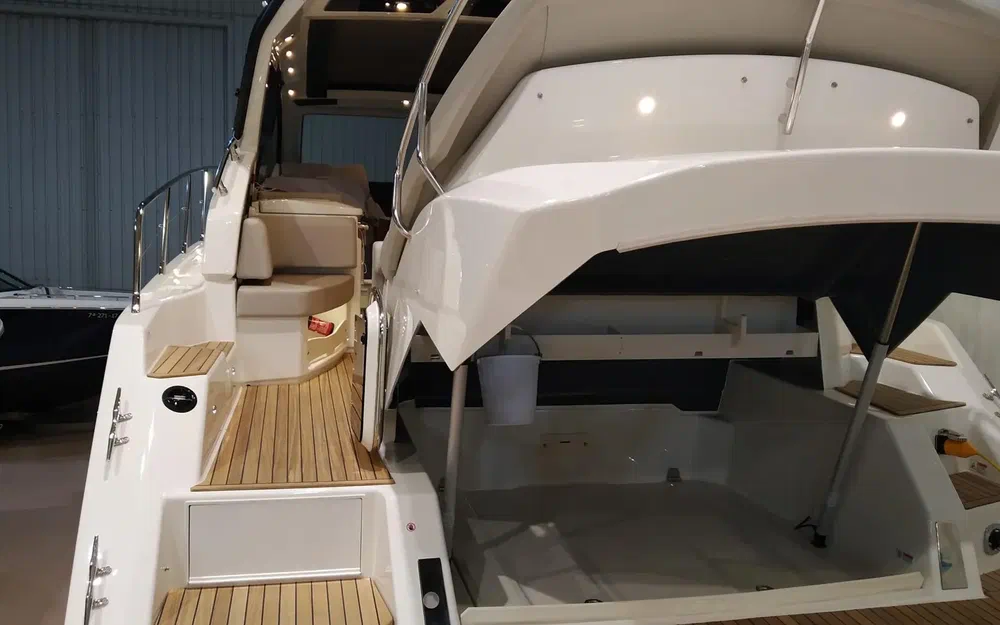 slider 27 Cranchi M 44 Hard Top