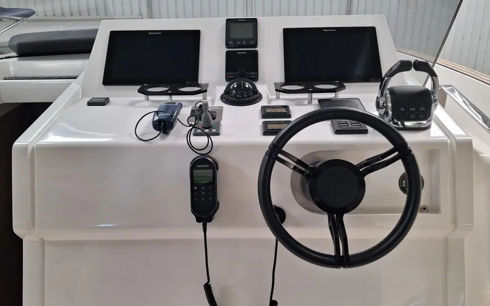 slider 10 Astondoa 377 Coupe