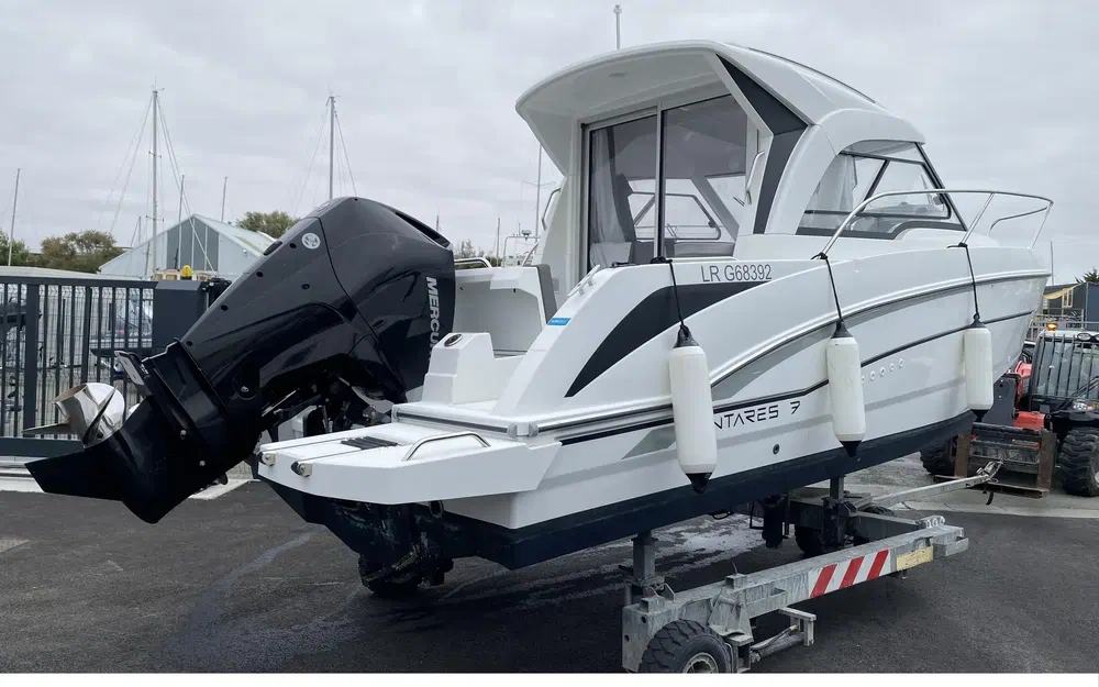 slider 1 Beneteau Antares 7 OB