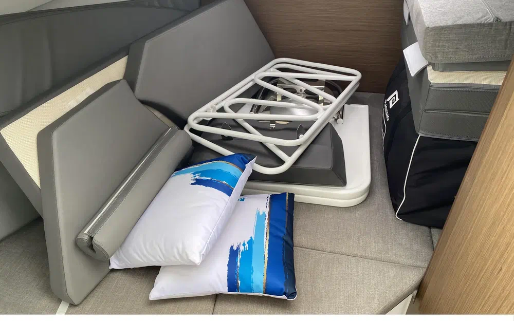 slider 4 Beneteau Antares 7 OB