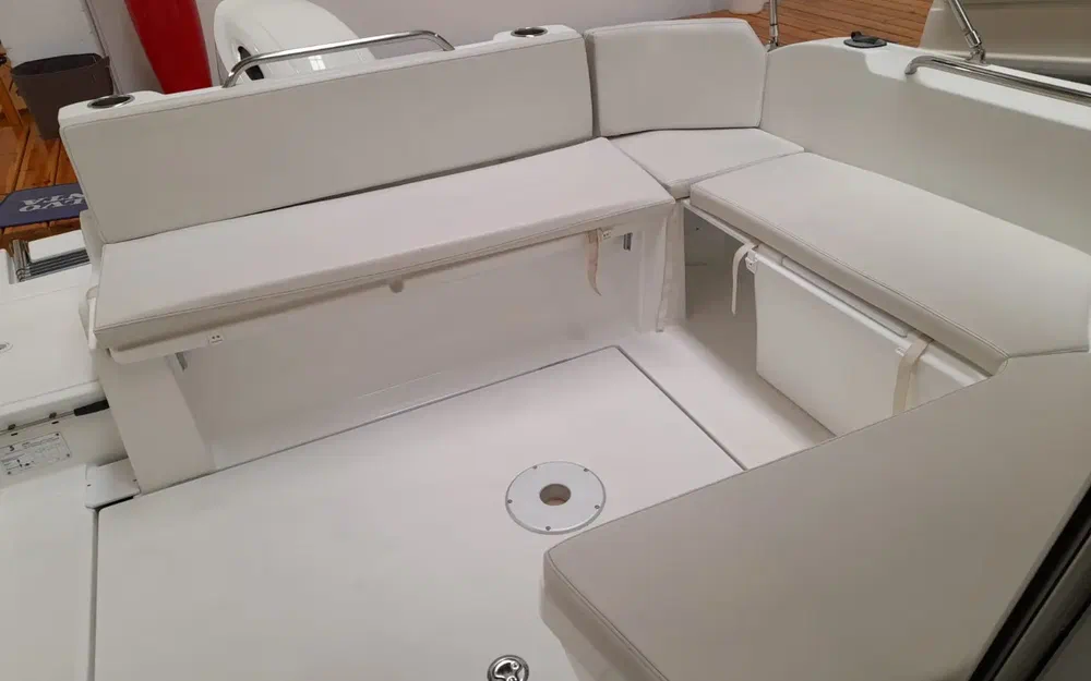 slider 10 Beneteau Antares 8