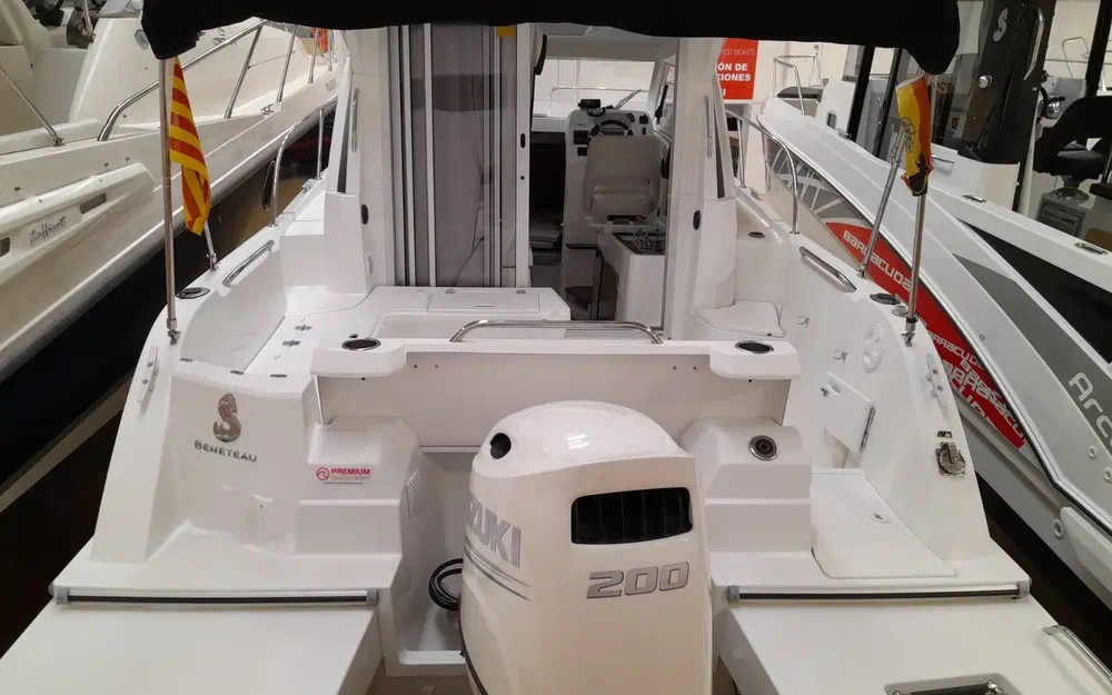 slider 3 Beneteau Antares 8
