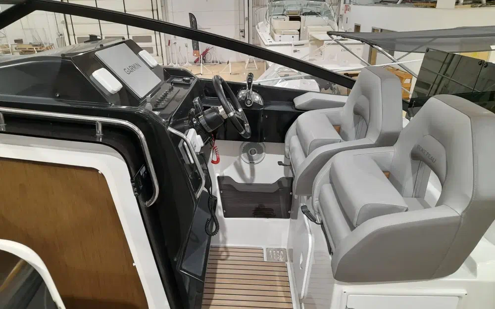 slider 9 Beneteau Flyer 10