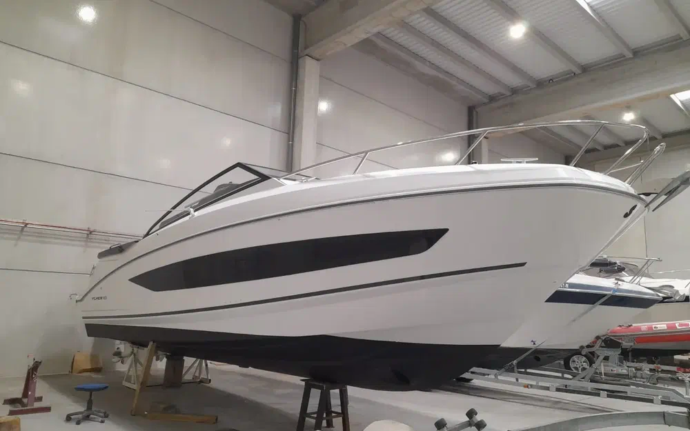 slider 3 Beneteau Flyer 10