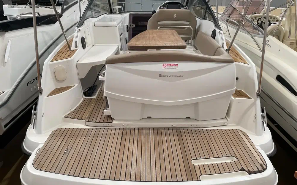 slider 3 Beneteau Monte Carlo 27