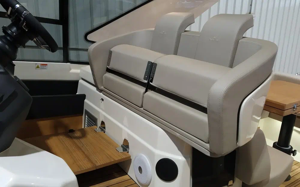 slider 16 Cranchi M 44 Hard Top