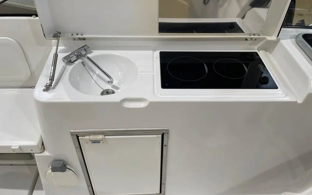 slider 10 Prestige Yachts 590 Fly