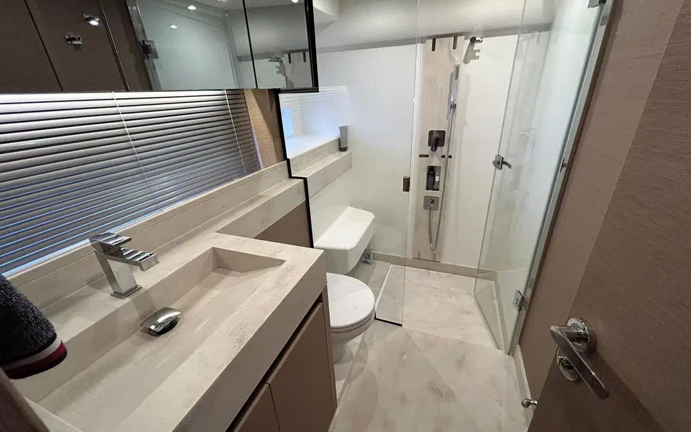 slider 25 Prestige Yachts 590 Fly