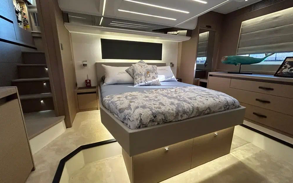 slider 34 Prestige Yachts 590 Fly