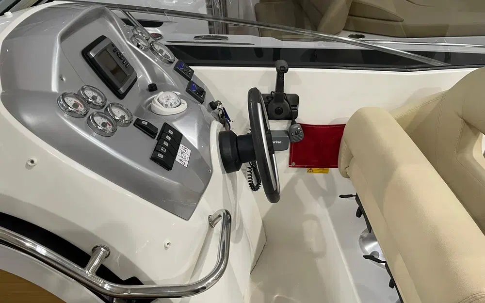 slider 8 Prestige Yachts 590 Fly