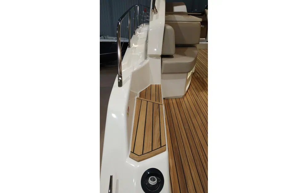 slider 17 Cranchi M 44 Hard Top