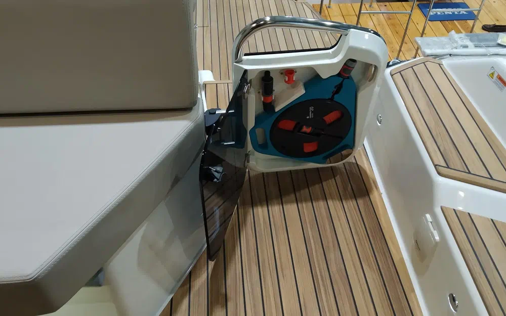 slider 26 Cranchi M 44 Hard Top