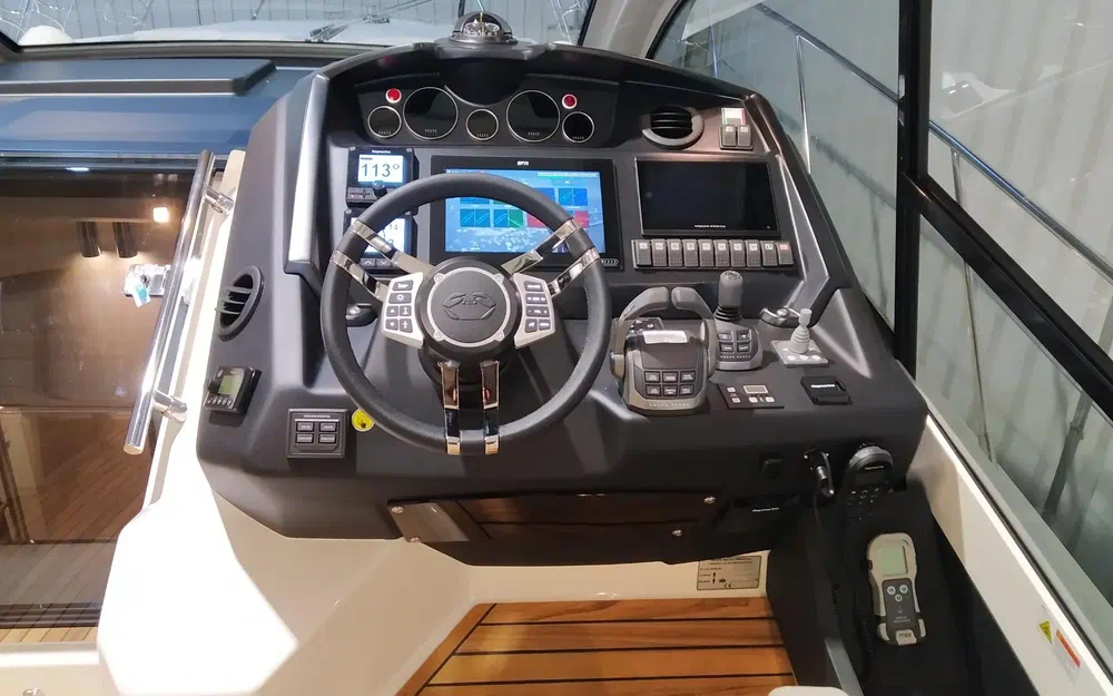 slider 6 Cranchi M 44 Hard Top