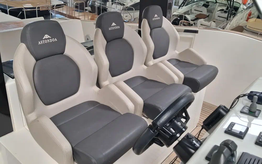 slider 9 Astondoa 377 Coupe