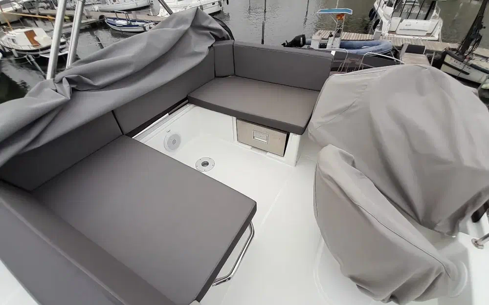 slider 22 Beneteau Antares 11