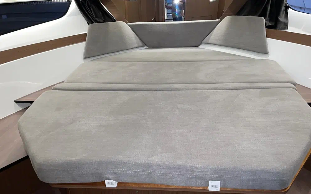 slider 38 Beneteau Antares 11