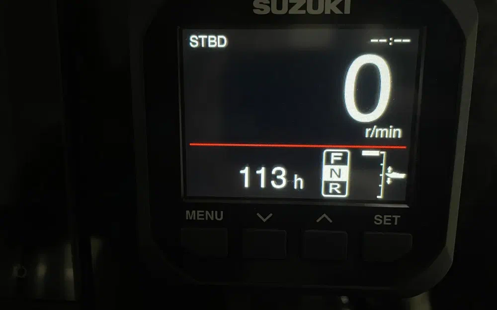 slider 39 Beneteau Antares 11