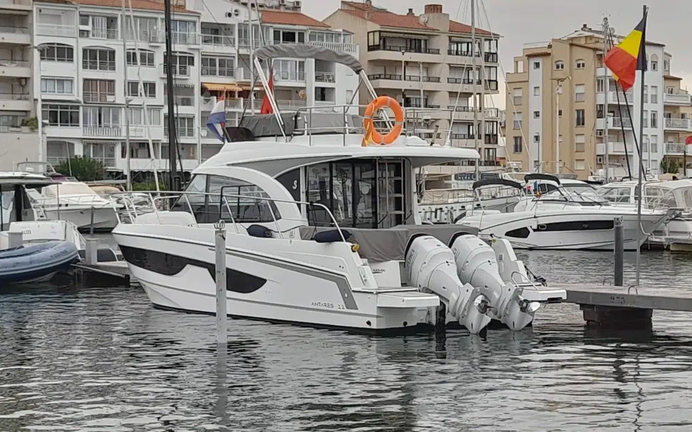 slider 19 Beneteau Antares 11