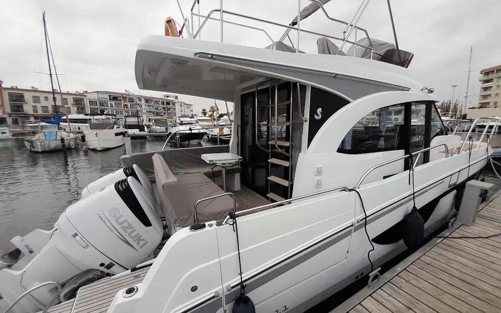 slider 2 Beneteau Antares 11