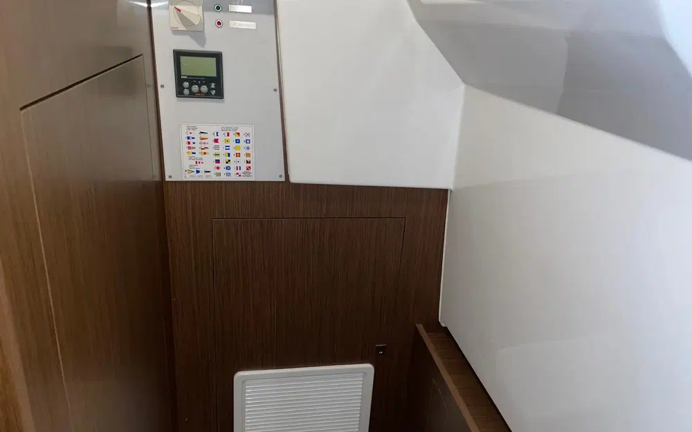 slider 37 Beneteau Antares 11