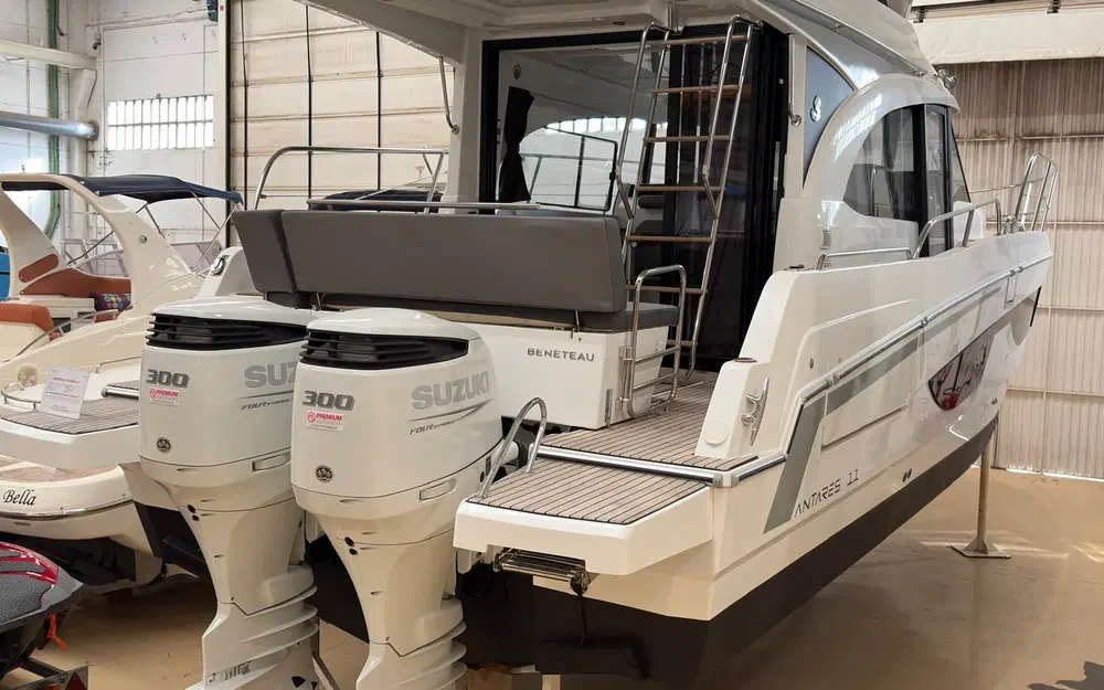 slider 41 Beneteau Antares 11