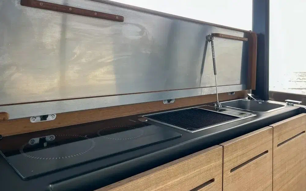 slider 12 Cranchi A46 Luxury Tender