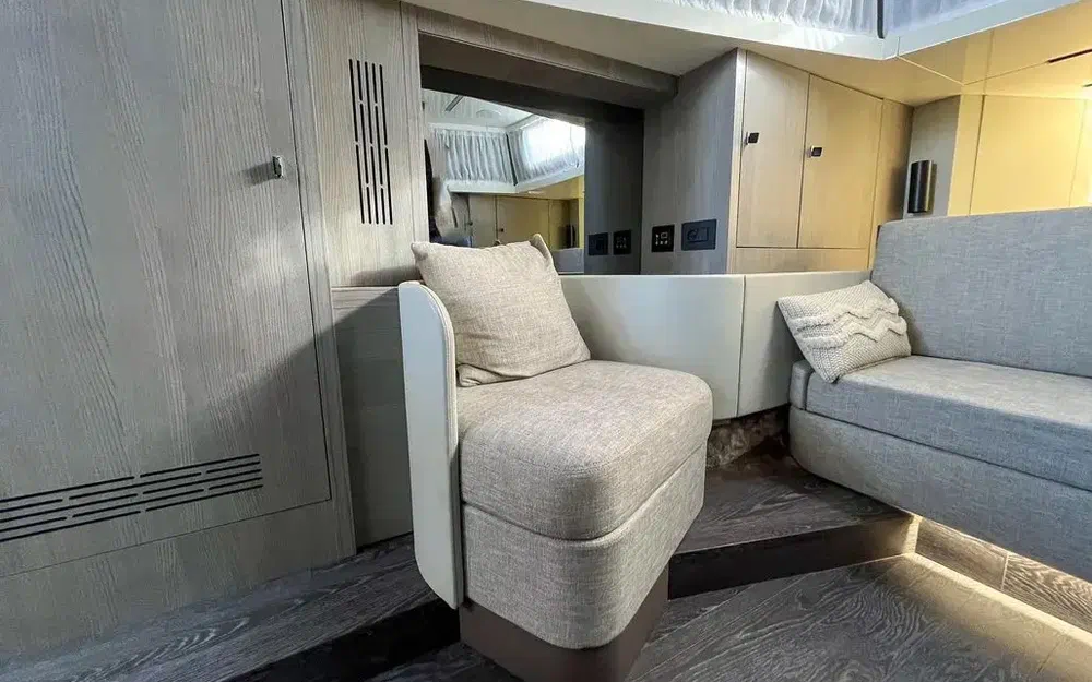 slider 17 Cranchi A46 Luxury Tender