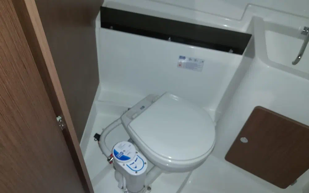 slider 18 Beneteau Antares 8