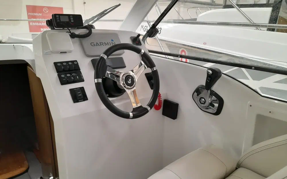 slider 5 Beneteau Antares 8