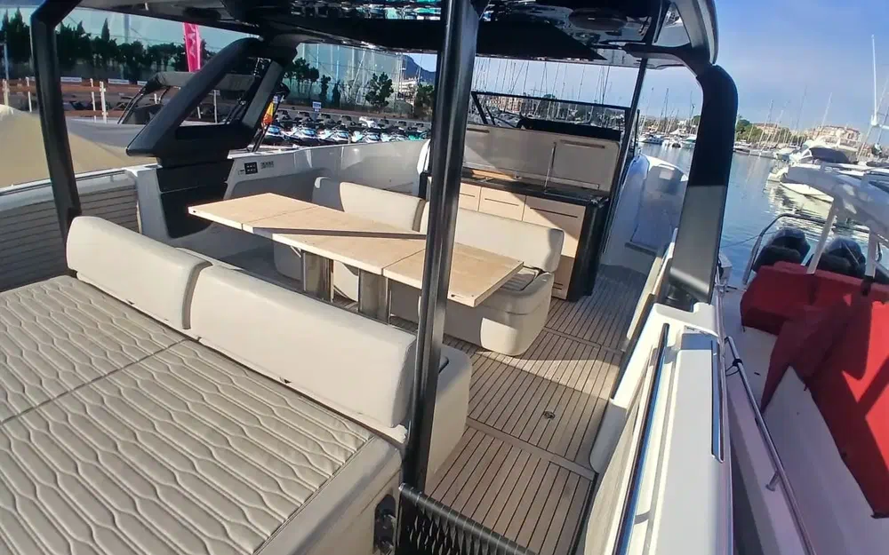 slider 8 Cranchi A46 Luxury Tender