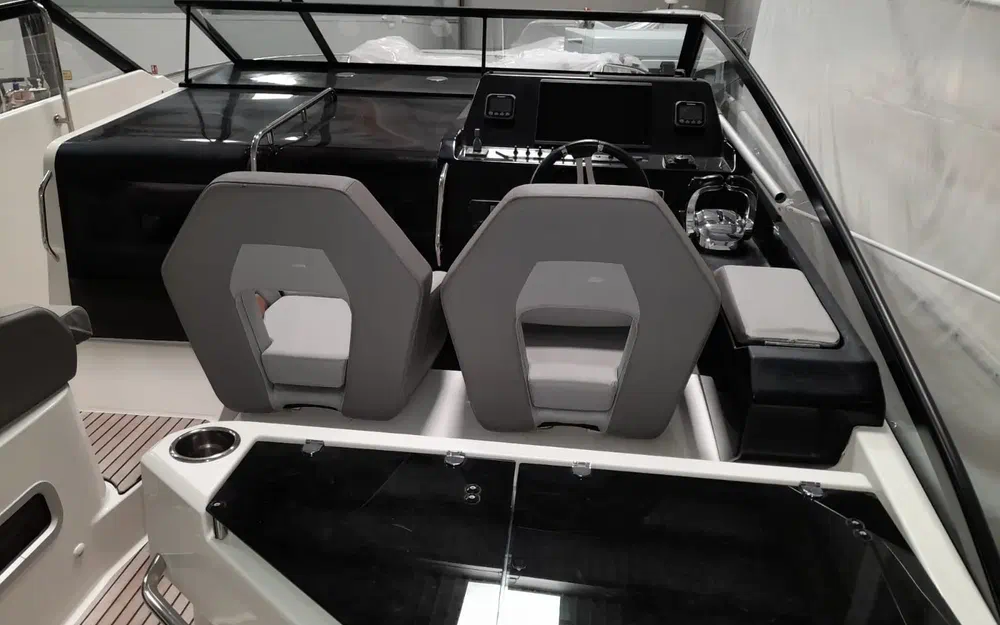 slider 8 Beneteau Flyer 10