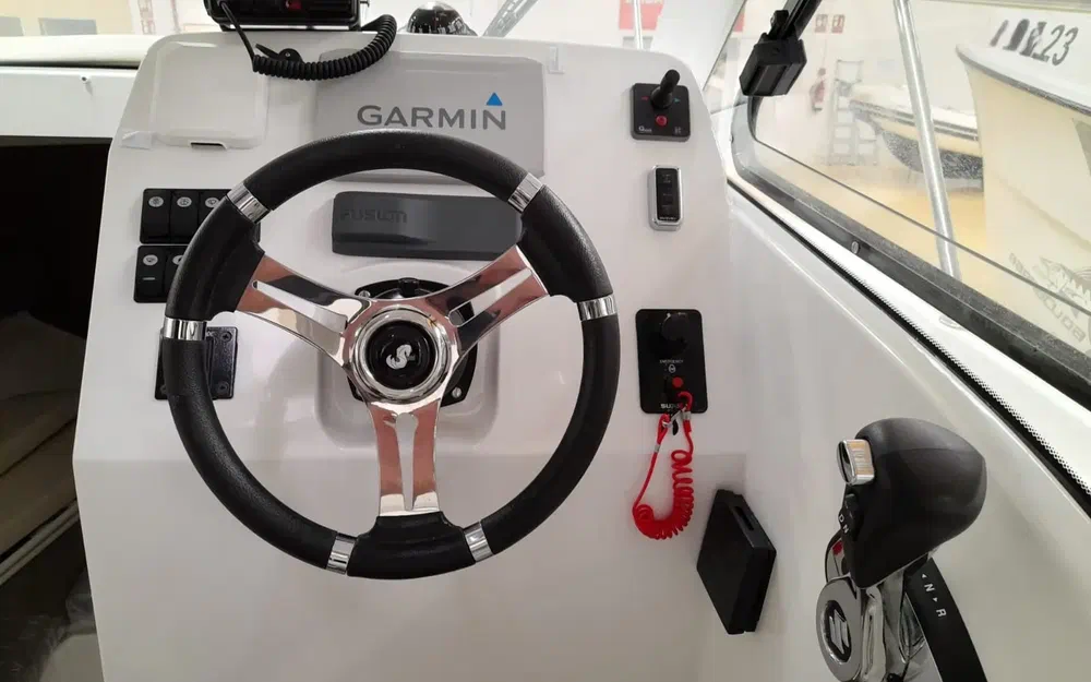 slider 6 Beneteau Antares 8