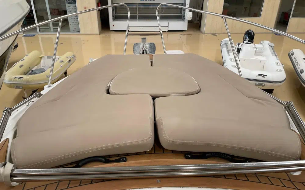 slider 4 Beneteau Monte Carlo 27