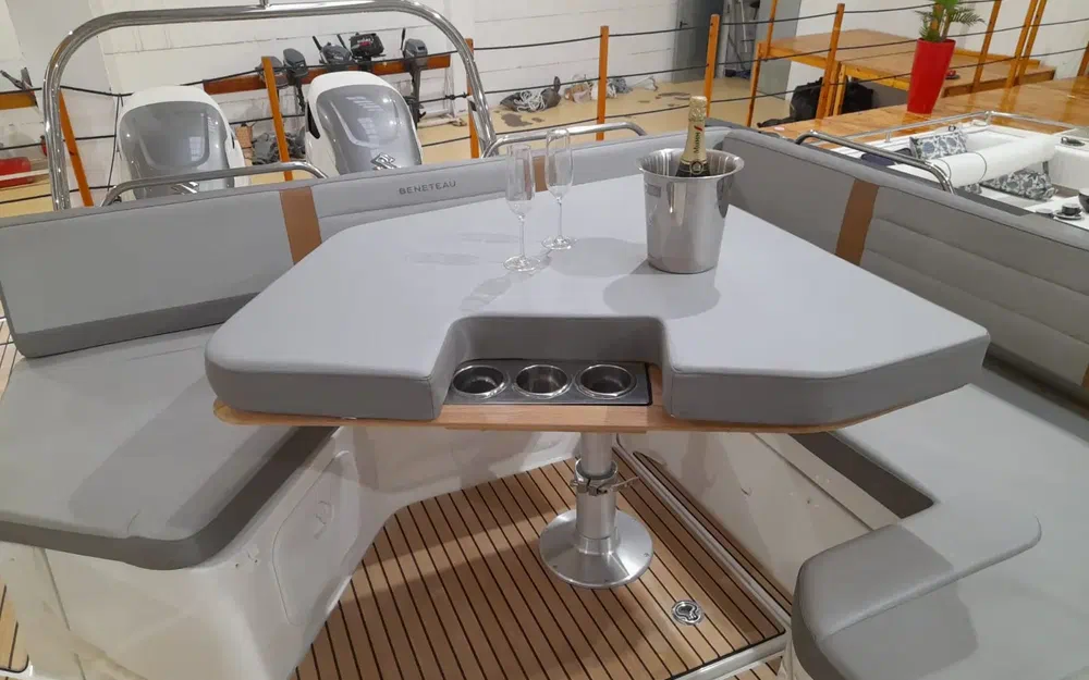slider 6 Beneteau Flyer 10