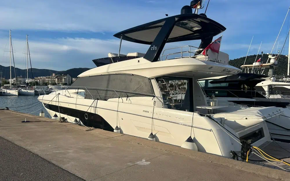 slider 4 Beneteau Monte Carlo 27