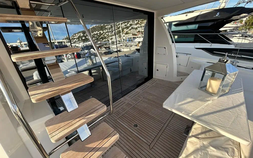 slider 5 Beneteau Monte Carlo 27