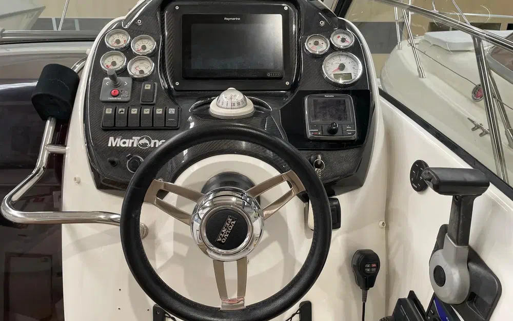 slider 5 Beneteau Monte Carlo 27