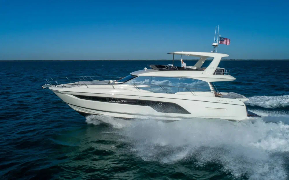 slider 0 Prestige Yachts 590 Fly