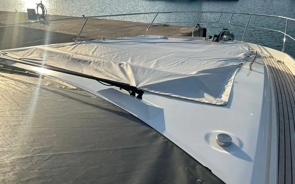 slider 13 Prestige Yachts 590 Fly