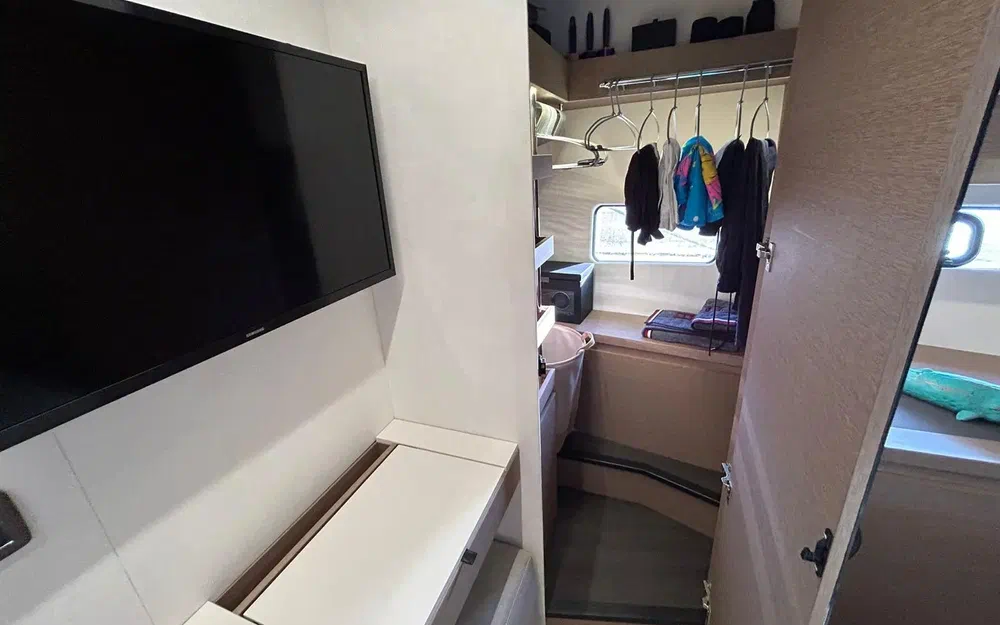 slider 20 Prestige Yachts 590 Fly