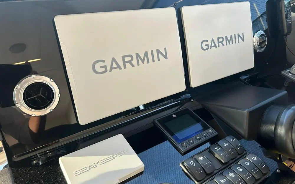 slider 22 Prestige Yachts 590 Fly