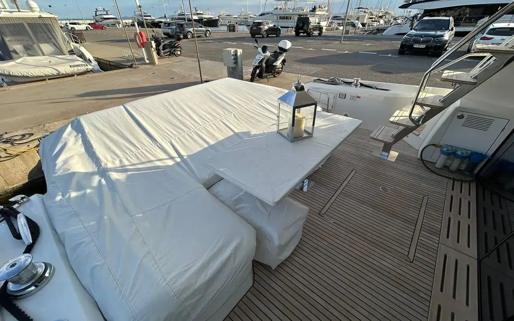 slider 6 Beneteau Monte Carlo 27