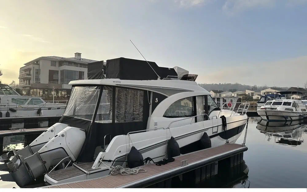 slider 1 Beneteau Antares 11