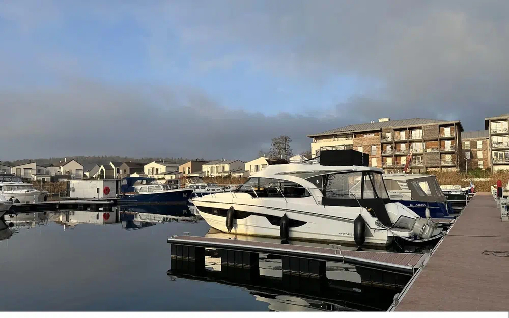 slider 2 Beneteau Antares 11