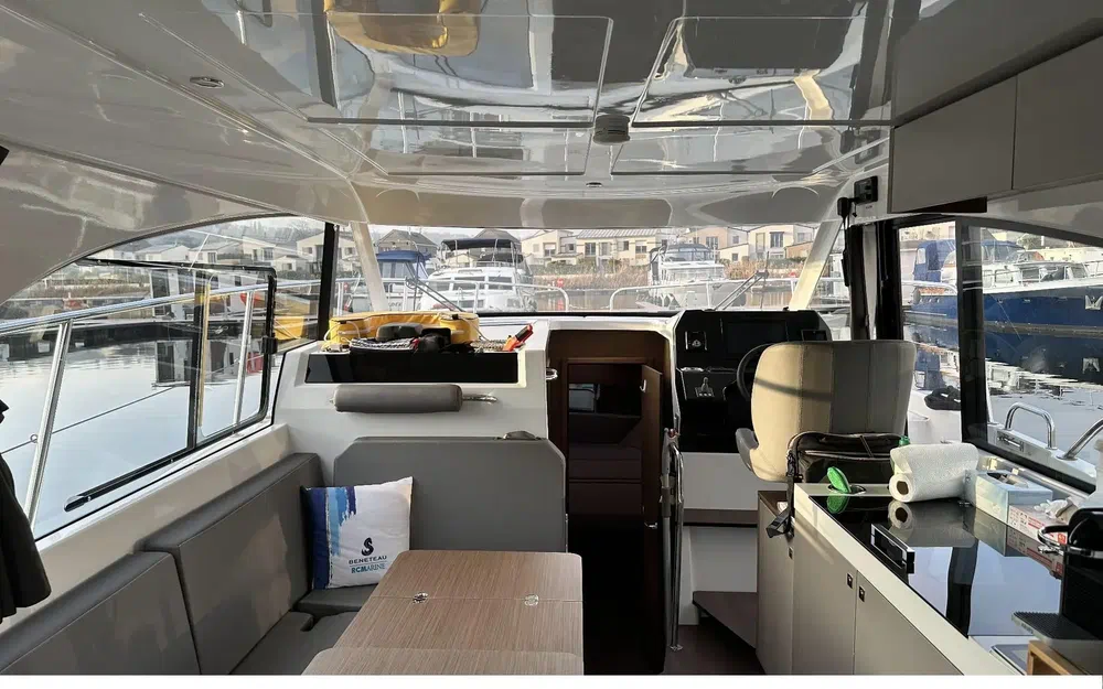 slider 3 Beneteau Antares 11