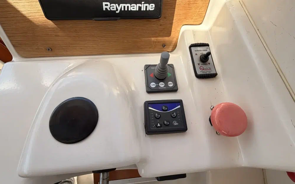 slider 18 Beneteau Antares Serie 8