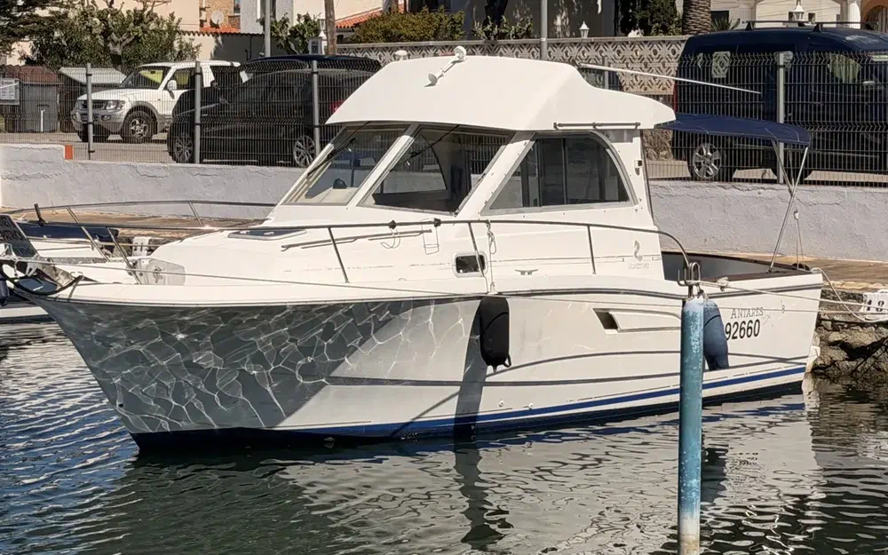 slider 1 Beneteau Antares Serie 8