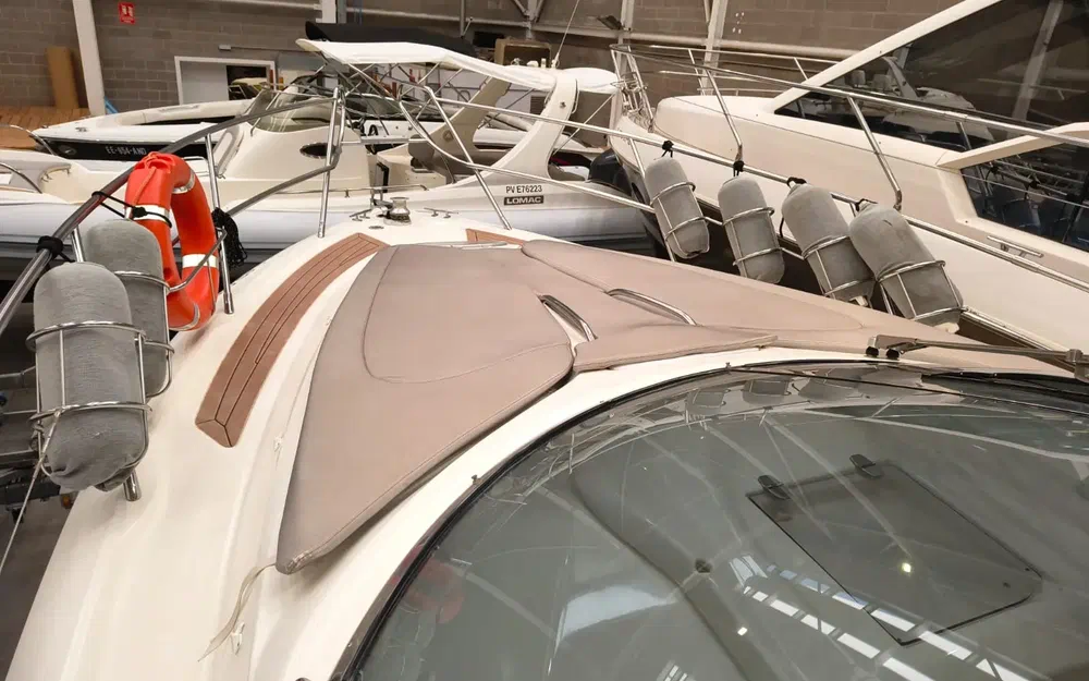 slider 4 Cranchi Endurance 33