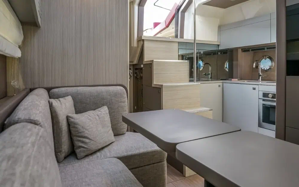 slider 10 Cranchi M 44 Hard Top